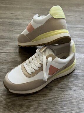 DV by Dolce Vita Zabble Womens Retro Runner Sneakers White Peach Size 8.5 New